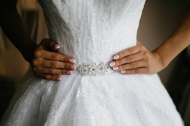 Bride's hands on waist